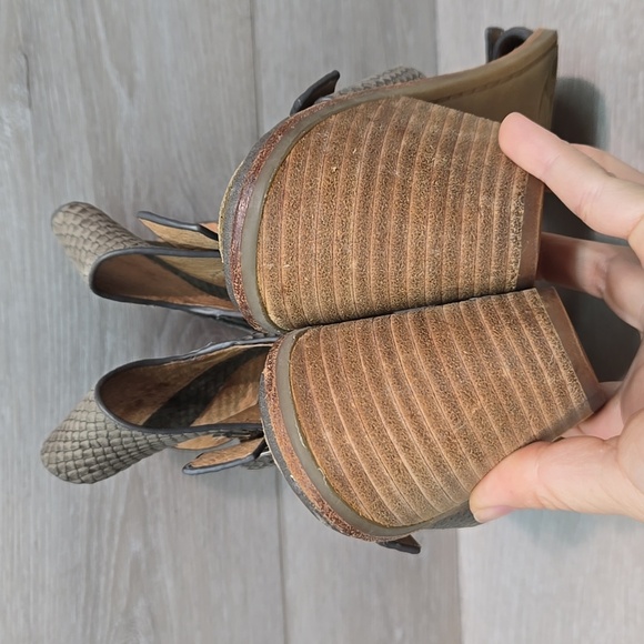 Sofft Women Manryn Snae Grey Leather Heels with Chunky Wooden Heel Sz 10M - Picture 7 of 11